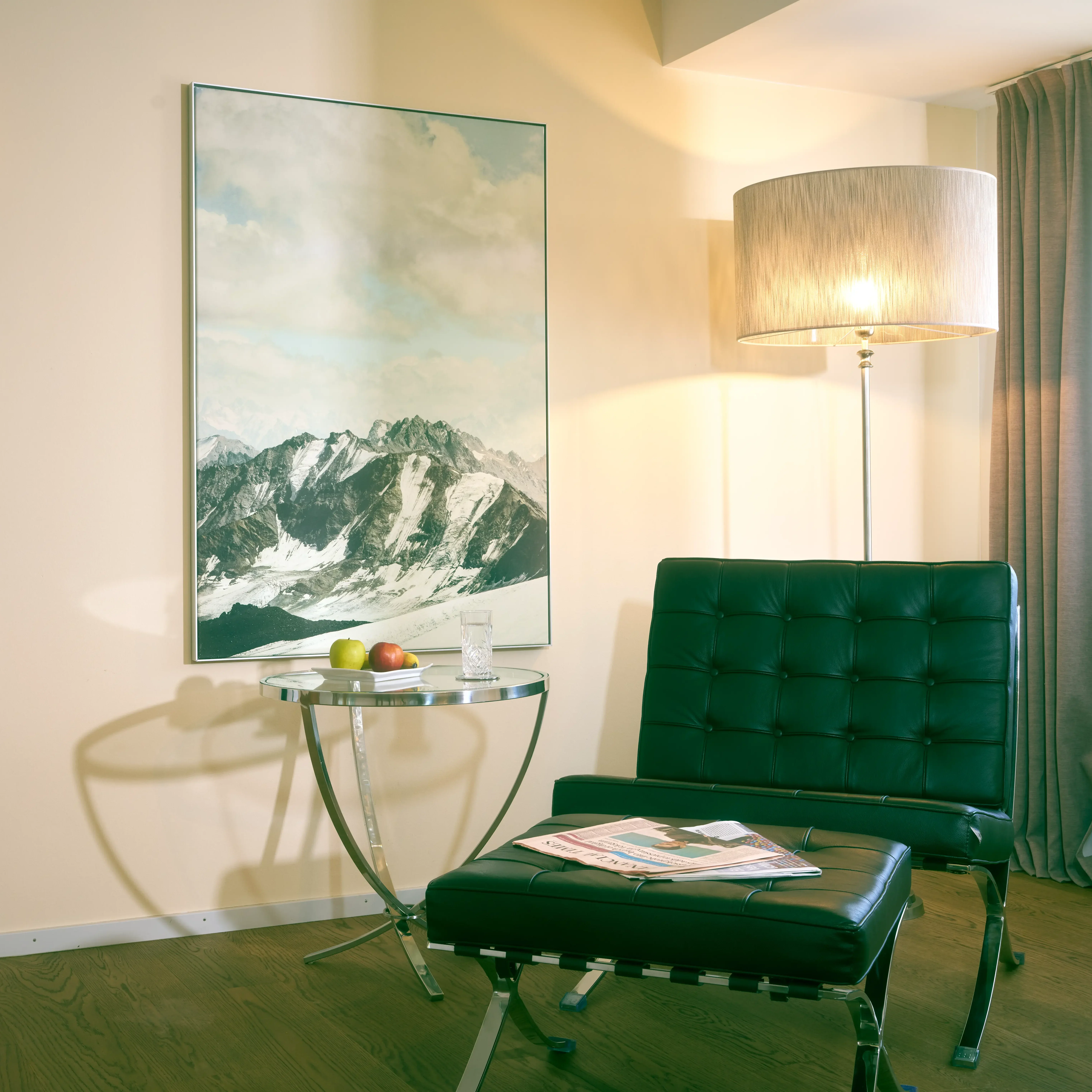 Современная кухня и обеденное пространство